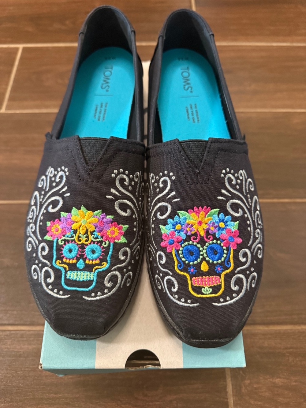 NIB TOMS Dia De Los Muertos Alpargata | 9.5 | Black Embroidered
